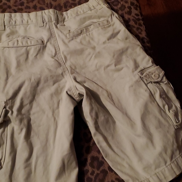 Cargo shorts - Picture 2 of 3